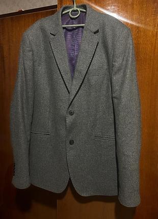 Жіночий піджак.