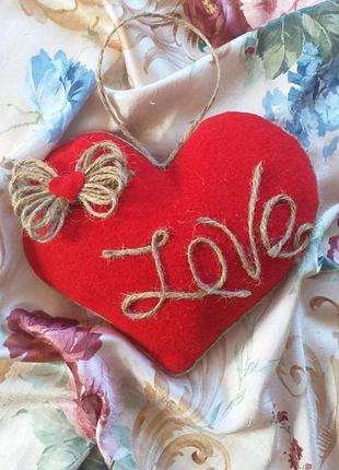 Валентинка с декором love