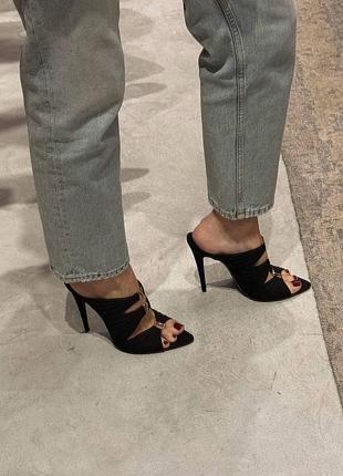 Сабо ів сен лоран на високому каблуку