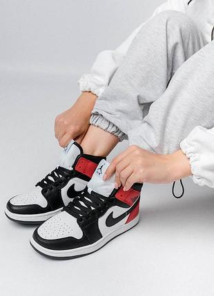 Жіночі кросівки nike air jordan 1 retro hd white black red