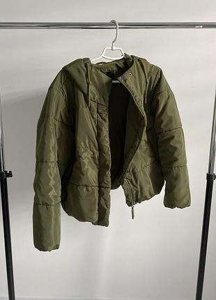 Куртка з капюшоном зелена стильна вживана