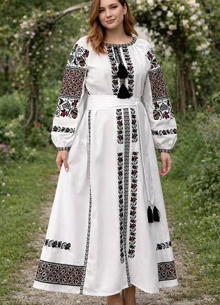 Женское вышитое платье