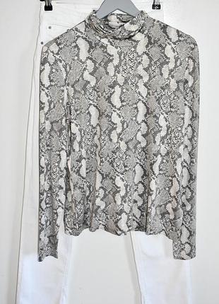 H&amp;m красивая водолазка с анималистичным принтом