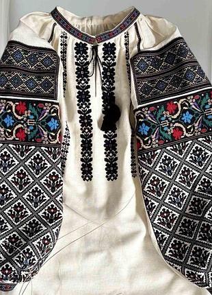 Жіноча вишиванка