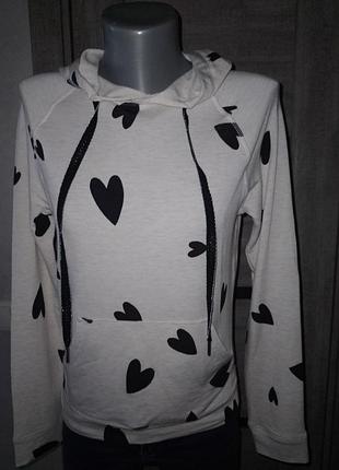 Кофточка с капюшоном