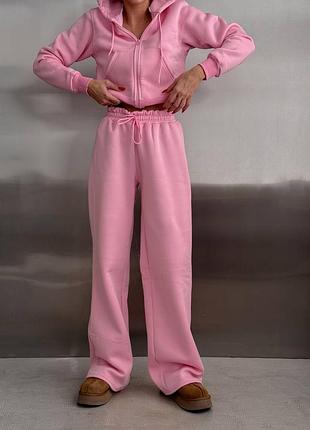 Женский спортивный костюм