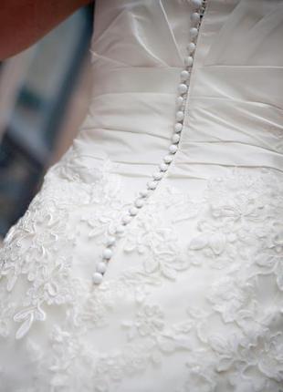 Стильное свадебное платье со шлейфом3 фото