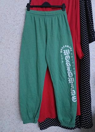 Спортивные шорты