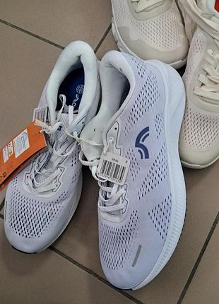 Кросівки чоловічі