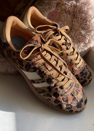 Жіночі кеди з делпаржовим принтом