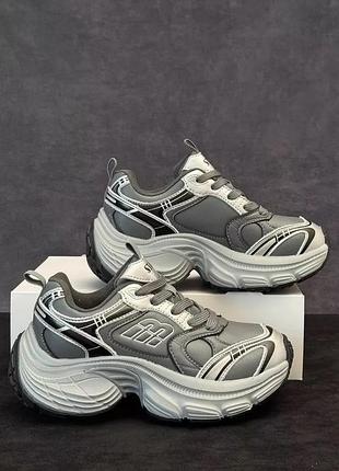 Жіночі кросівки