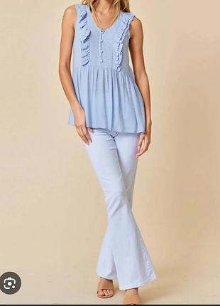 Красива ніжно блакитна блуза