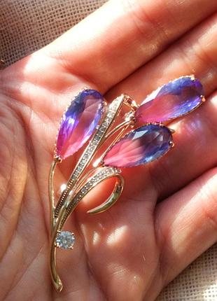 Люксова блискуча брошка циркон переливається як турмалін, квіти, люкс якість