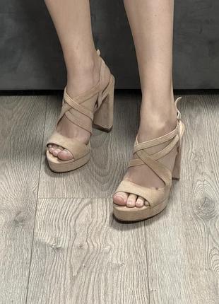 Босоніжки жіночі