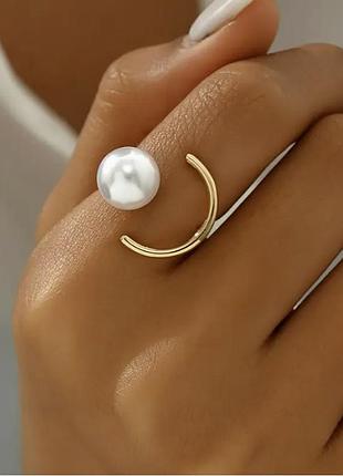 Елегантне кільце з перлиною золотистий
