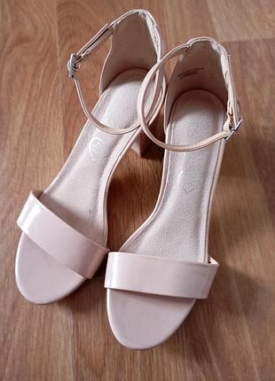 Босоножки женские р 37 primark