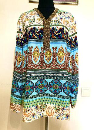 Яскрава блуза