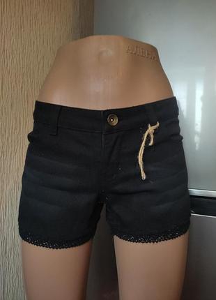 Шорты женские джинсовые черного цвета отделанные кружевом в размере 42 ( xs)