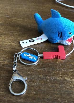 Брелок на рюкзак і не тільки smiggle