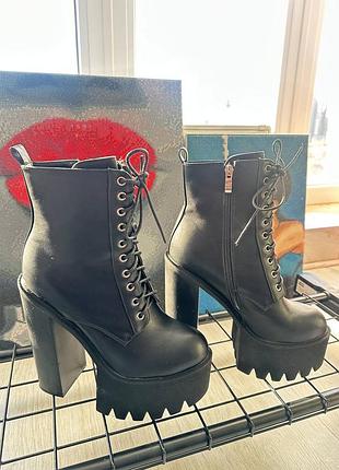 Жіночі черевики