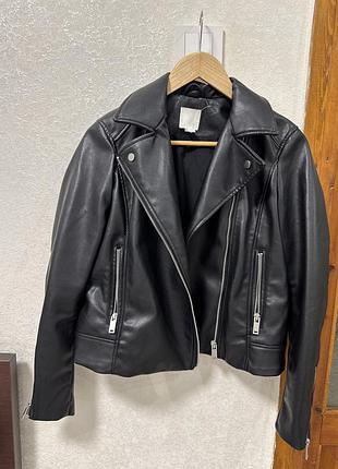 Женская черная кожаная куртка/косуха