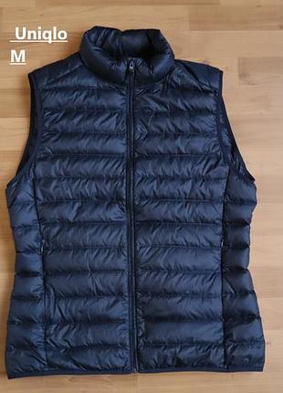 Uniqlo пуховая жилетка размер м