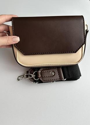 Мінімалістичес сумка в поєднанні шоколадного з бежевим кольором.