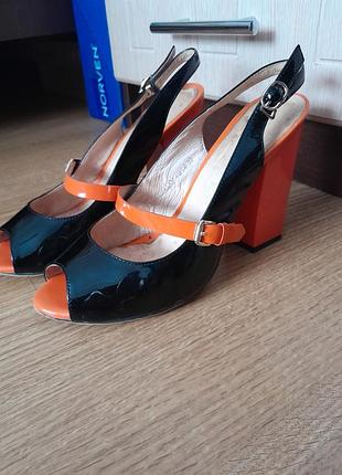 Стильні босоніжки 39р ,12см висота каблучка