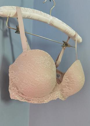 Брендовий бюстгальтер з з'ємними бретелями розміру 85d