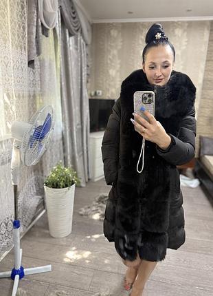 Куртка/пуховик гарний, стан дуже тепла гарний мех який відстігається, стан дуже добрий.