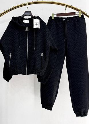 Костюм с капюшоном