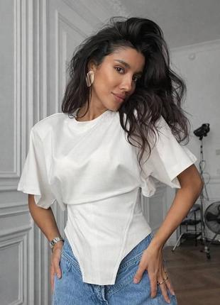 Трендова жіноча футболка з корсетною посадкою з широкими короткими рукавами