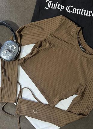 Топ з відкритою спиною