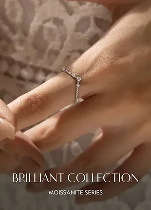 Витончена каблучка з муасанітами. муассаніт