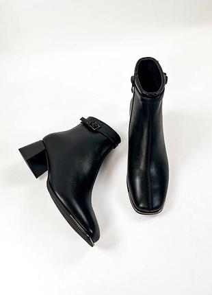 Натуральні шкіряні демісезонні чорні черевики - ботильйони на підборах