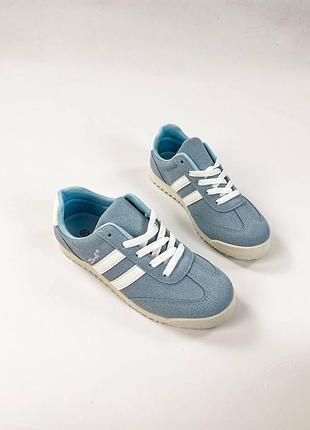 Очень стильные и легкие голубые кроссовки