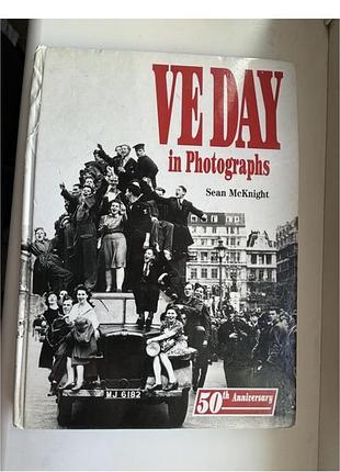 Книга англійською мовою vеday in photographs sean mcknight