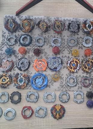 Комплект блейдов и запускателей, 3 крышки оригинальные другое нет. в подарок 8 блейдов серии металл.