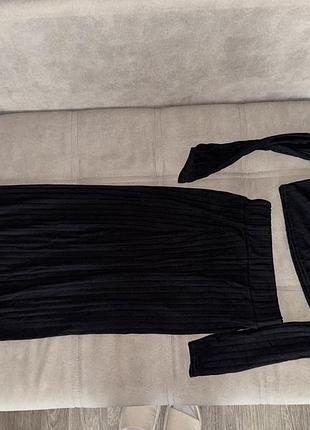 Костюм (спідниця и топ) із вирізом