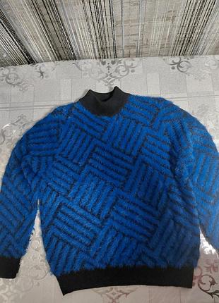 Вязаный женский свитер