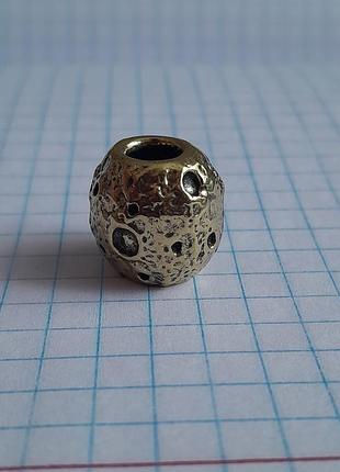 Намистина місяць