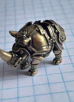 Намистина боевой носорог