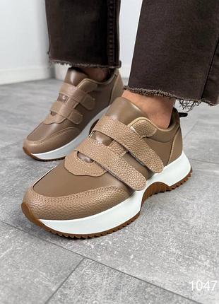 Кроссовки женские