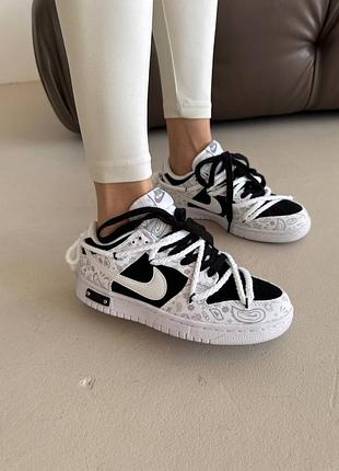 Nike sb dunk
bandana white / black  premium