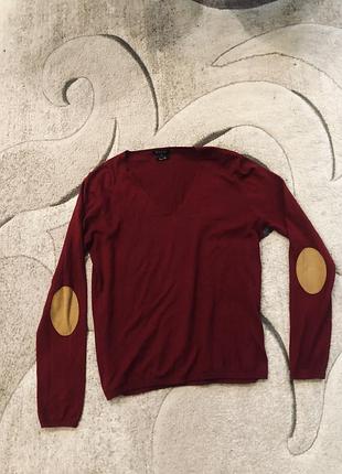 Светрик з вирізом