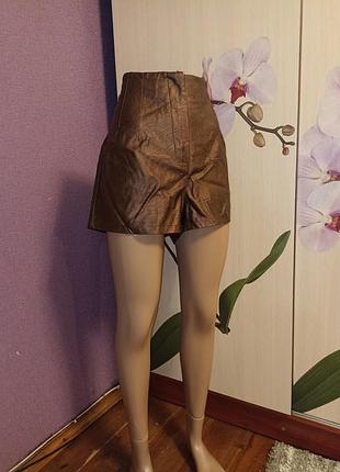 Фирменные шортики под кожу в идеале!!!