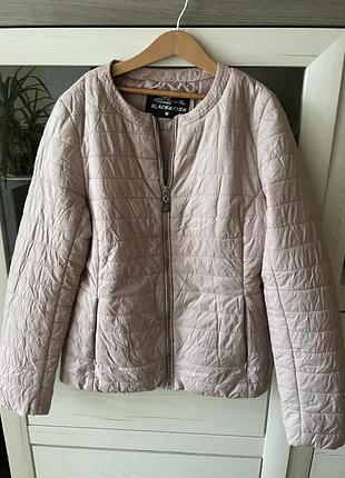 Стильна жіноча куртка