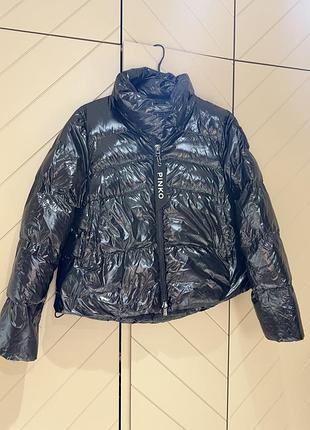 Куртка жіноча демісезонна/зимова pinko коротка стьобана глянцева без капюшона розмір m чорна