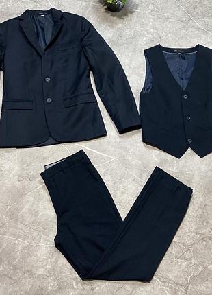 Класичний костюм трійка.костюм на хлопчика