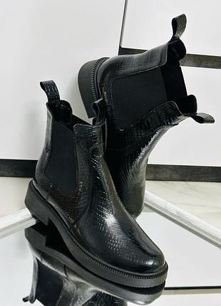 Ціну знижено ✨ в наявності челсі / черевики натур лакова рептилія чорні зима 27 см